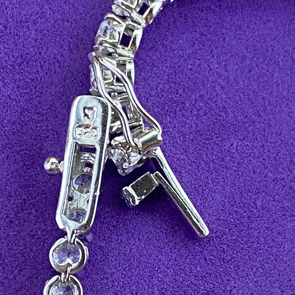 💛 Elegant Sterling Silver Graduating CZ Tennis Bracelet - Picture 5 of 7